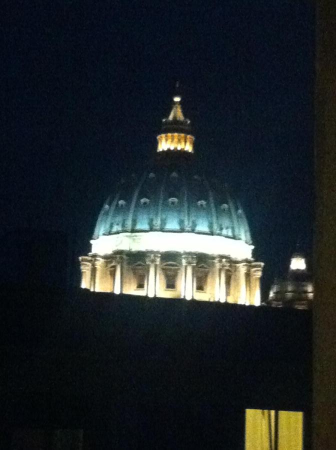 Di Fronte Alla Cupola Roma Exterior foto